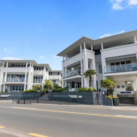 Paihia 2 Bedroom Apartment with Pool