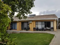 Gemstone Guest House Hoteles en Matlosana