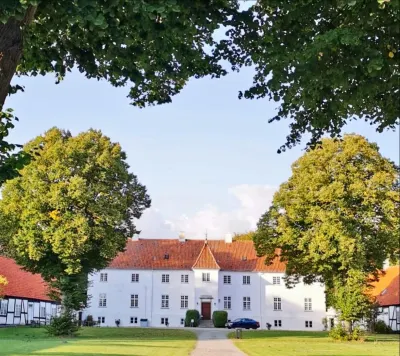 Øbjerggaard Bedrooms Hotels near Eos Broenden
