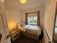 Cosy 3-bed Retreat - Garden, Parking & Bbq Hotels in 