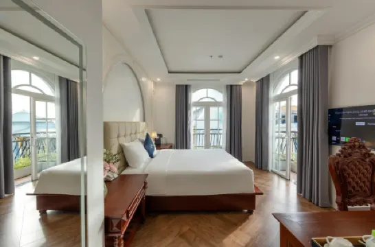 Emirates Hotel Phu Quoc Отели рядом с достопримечательностью «Сан- Бич»