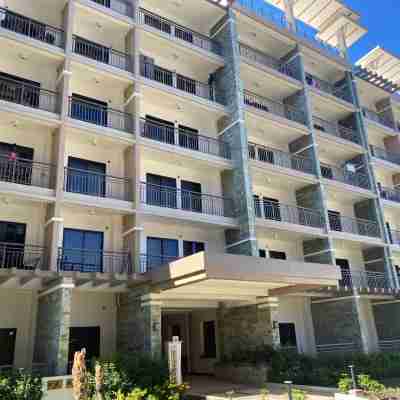 Rosarich Homestay - Bristle Ridge Residences Hotel Exterior