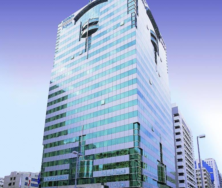 알 마하 아르잔 바이 로타나 루프탑 수영장과 도시 전경