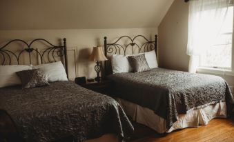 Carriage House Inn Four and a Half Stars
