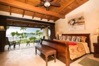 Luxury Beachfront Unit in Flamingo Right in Front of the Waves