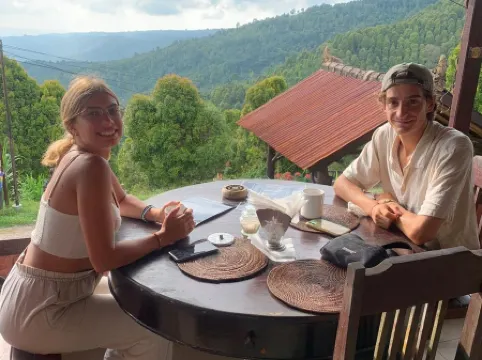 Puri Sunset Homestay Отели рядом с достопримечательностью «Водопад Мундук»