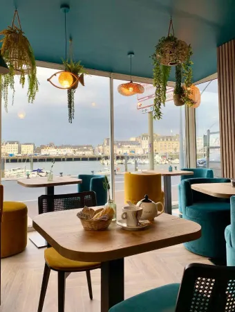 Ambassadeur Hotel - Cherbourg Port de Plaisance Отели в г. Шербур-Октевиль