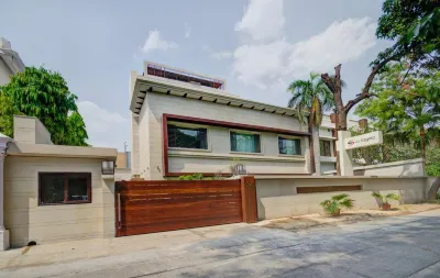 La Sagrita Hotels near National Crafts Museum & Hastkala Academy
