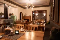 Hotel Zu Den Drei Kronen - 朝食