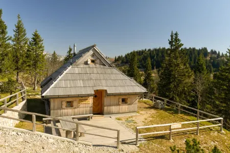 Koča Žafran - Velika Planina Отели в г. Камник