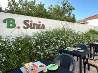 B. Sinis Hotel a Cabras