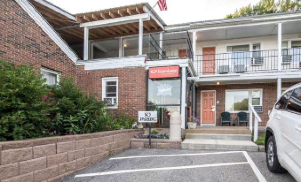 TiltonLodge Inn & Suites