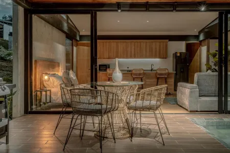 Soy Local Reserva Sajonia Отели рядом с достопримечательностью «Mirador al Aeropuerto de Medellin MDE»