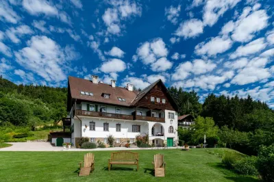 Villa Weiss Hotels near Sprinzensteinpark Freibadeplatz
