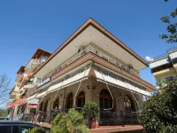 ボラホテル ジロカストラのホテル