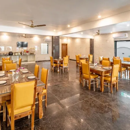 Lime Tree Hotel & One Bed Room Serviced Apartment - Noida Next to Sector 50 Metro with Party Venue
