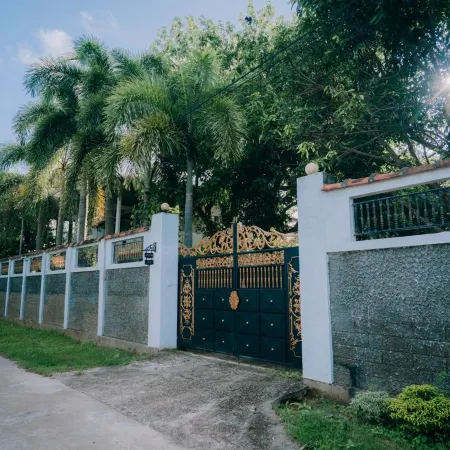 SkyPort Villa