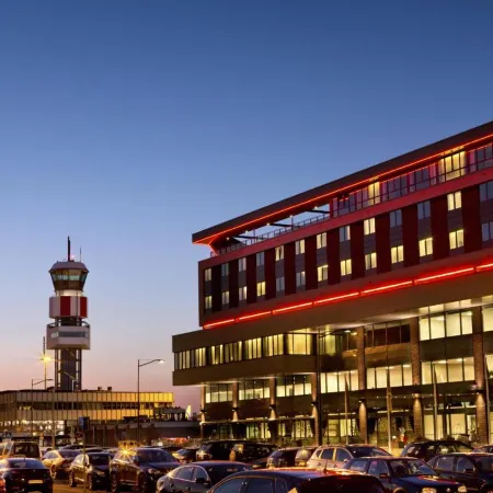 Fletcher Hotel-Restaurant Wings-Rotterdam Отели рядом с достопримечательностью «Оверсхи»