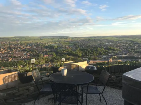 The Coach House & the Stables Yorkshire Peak District with and Without Hot Tub Options Отели рядом с достопримечательностью «Wise Owl»