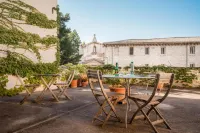 Hotel d'Angleterre Hotels in Авіньйон