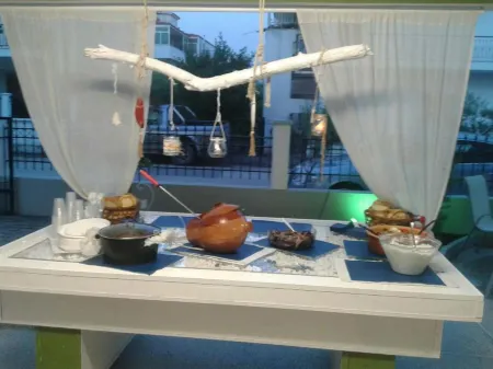 Dionisos Elia Отели в г. Неа-Моуданиа