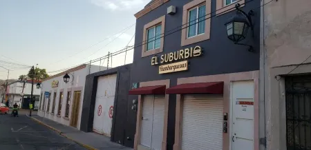 El Suburbio - Morelos Sur Отели рядом с достопримечательностью «Guadalupe Sanctuary»