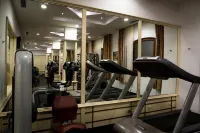 Helena Sands - Gym