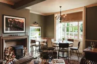 The Falcon Inn Hotels in Whiteshill and Ruscombe