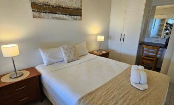 Airlie Seaview Apartments