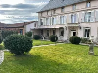 Le Château de Failloux, Chambres D hôtes,Piscine intérieure Hotels in Épinal