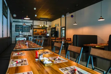 Hôtel St-Alexis Отели рядом с достопримечательностью «Église Saint-Joseph-de-Deschambault»