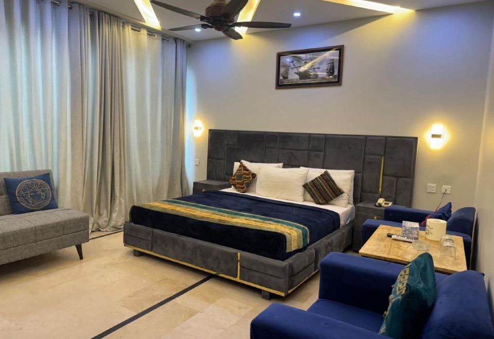 Hotel Holiday