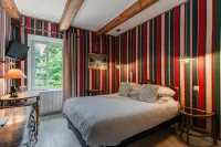 Logis Hôtel Kastell Dinec'h - Swimmingpools