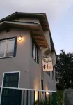 Carmel Wayfarer Inn Hotels near The House of Hansel & Gretel