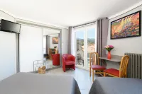 Logis Hôtel le Triton Hotels near Points 2 Vue