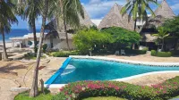 Kaleb's Beachfront Holiday Home - Condos