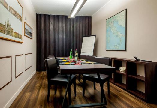 파크 호텔 사비나의 평화로운 정원 전경