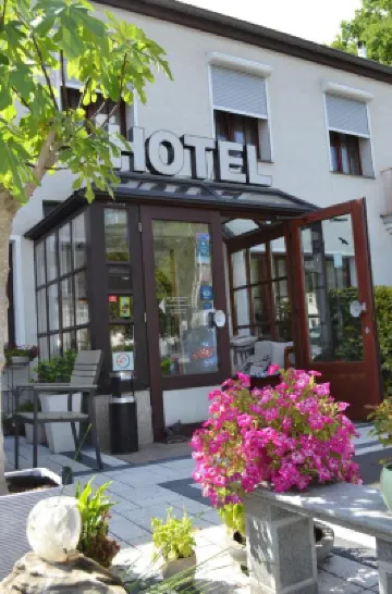 Art of Comfort Haus Ingeborg Hotel berhampiran Cologne Airport