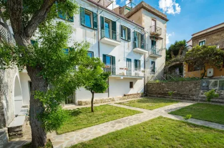 Borgo dei Saraceni - Domus Indomita