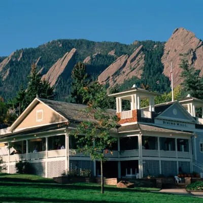 Colorado Chautauqua Cottages Отели рядом с достопримечательностью «Университет Наропы»