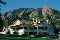 Colorado Chautauqua Cottages - Mountain view