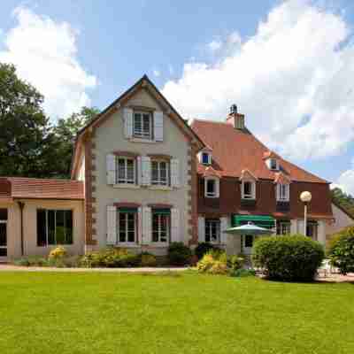Logis Hôtel le Tronçais Hotel Exterior