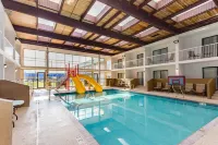 Ramada by Wyndham Plymouth Hotel & Conference Center Hotels in Wayzata