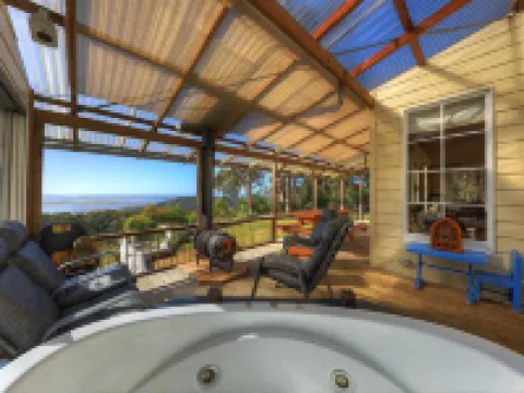 Island View Spa Cottage Hotels in Smithton