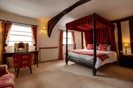 The Saracens Head Hotel Отели в г. Окстон