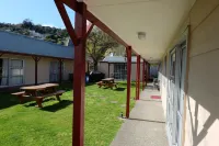 Castles Motel & Driftwood Motel