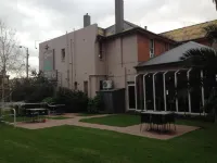 Burkes Hotel Motel