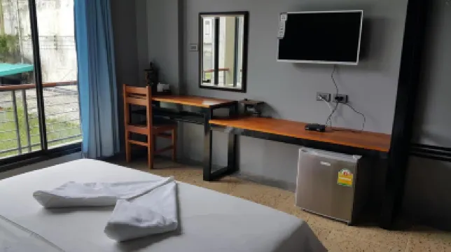 董裡飯店 Chan Chala Night Market附近的飯店