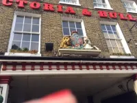 The Royal Victoria & Bull Hotel - parking