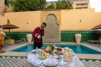 Riad Fes Ziyat & Spa - สระว่ายน้ำแบบอินฟินิตี้
